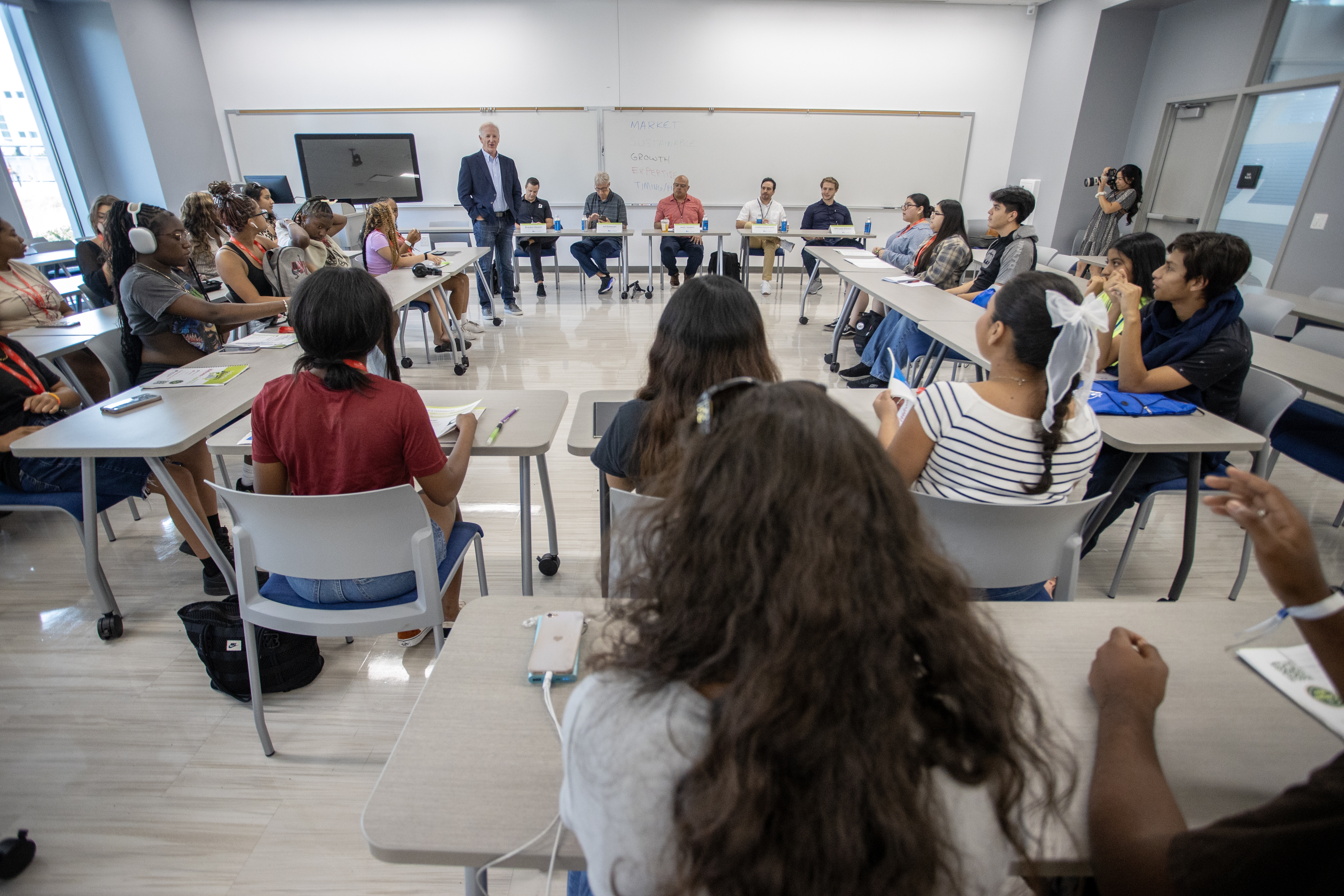 UpStarters Discovery Camp in-class session